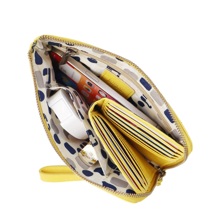 Chiquin Muse Leather Wristlet - Elegant & Practical Accessory - Image 2